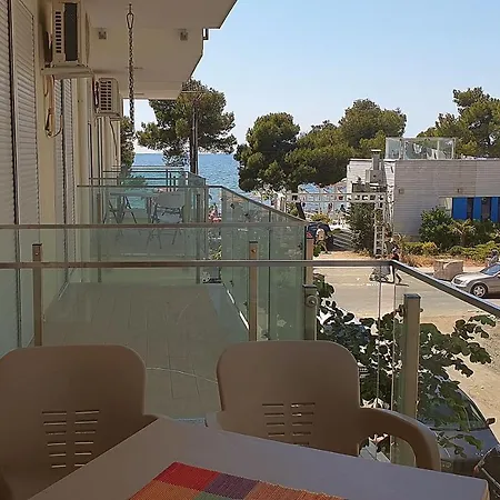 Spacious Seaview Studio *